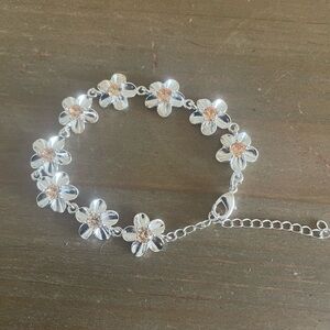 NWOT flower bracelet